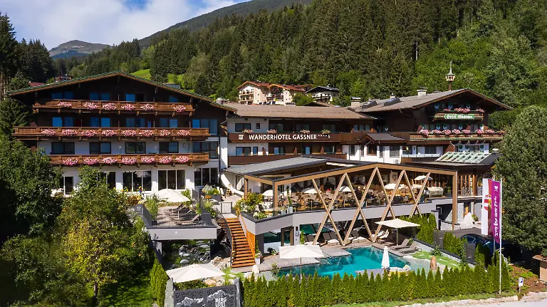 Außenansicht 2_HotelGlassner_Neukirchen